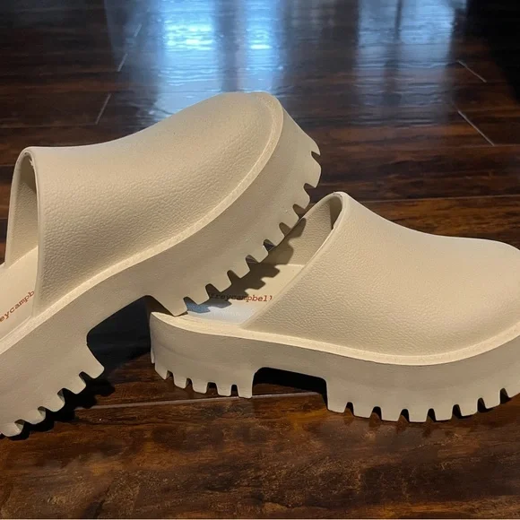 Jeffrey Campbell Cream Mules - Picture 1 of 3